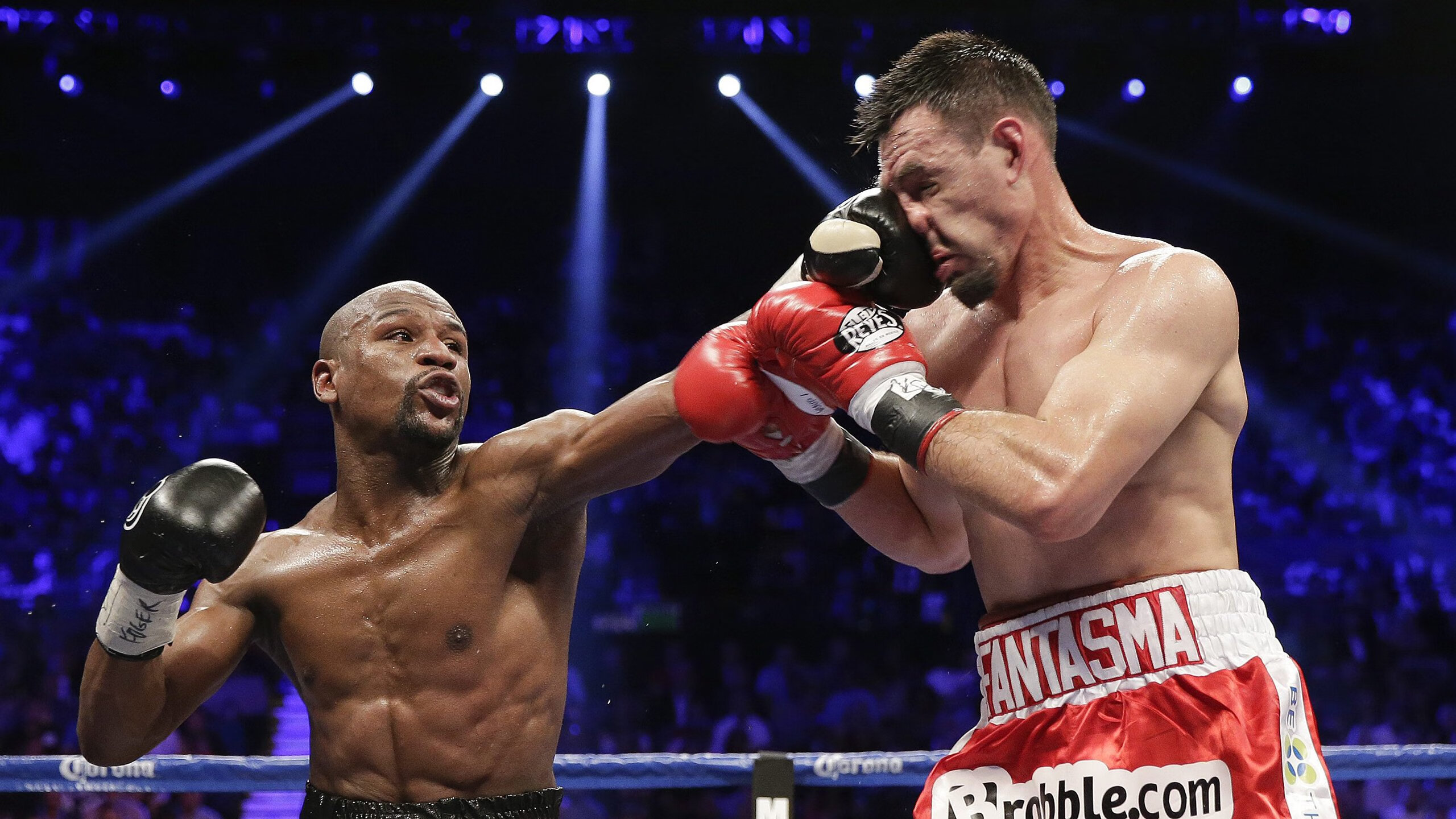 赛道上的红色风暴，周冠宇统治全场，红牛二队完胜哈斯车队